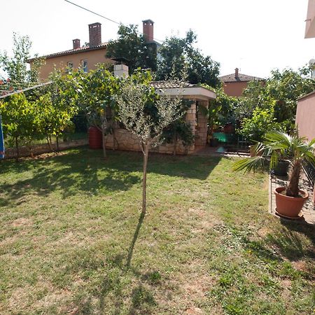 Apartments Maric With Parking Umag Bagian luar foto