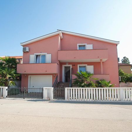 Apartments Maric With Parking Umag Bagian luar foto
