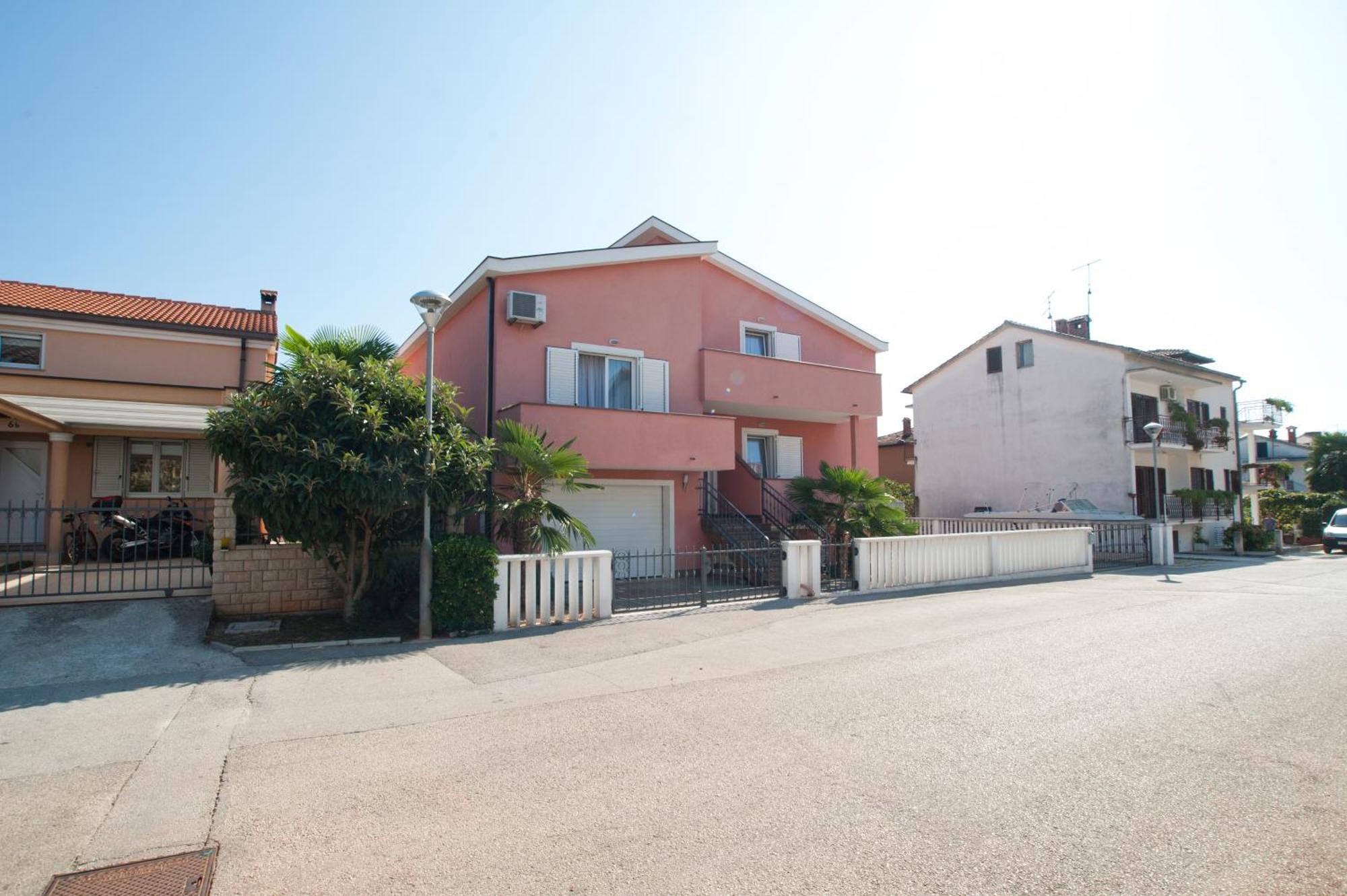 Apartments Maric With Parking Umag Bagian luar foto