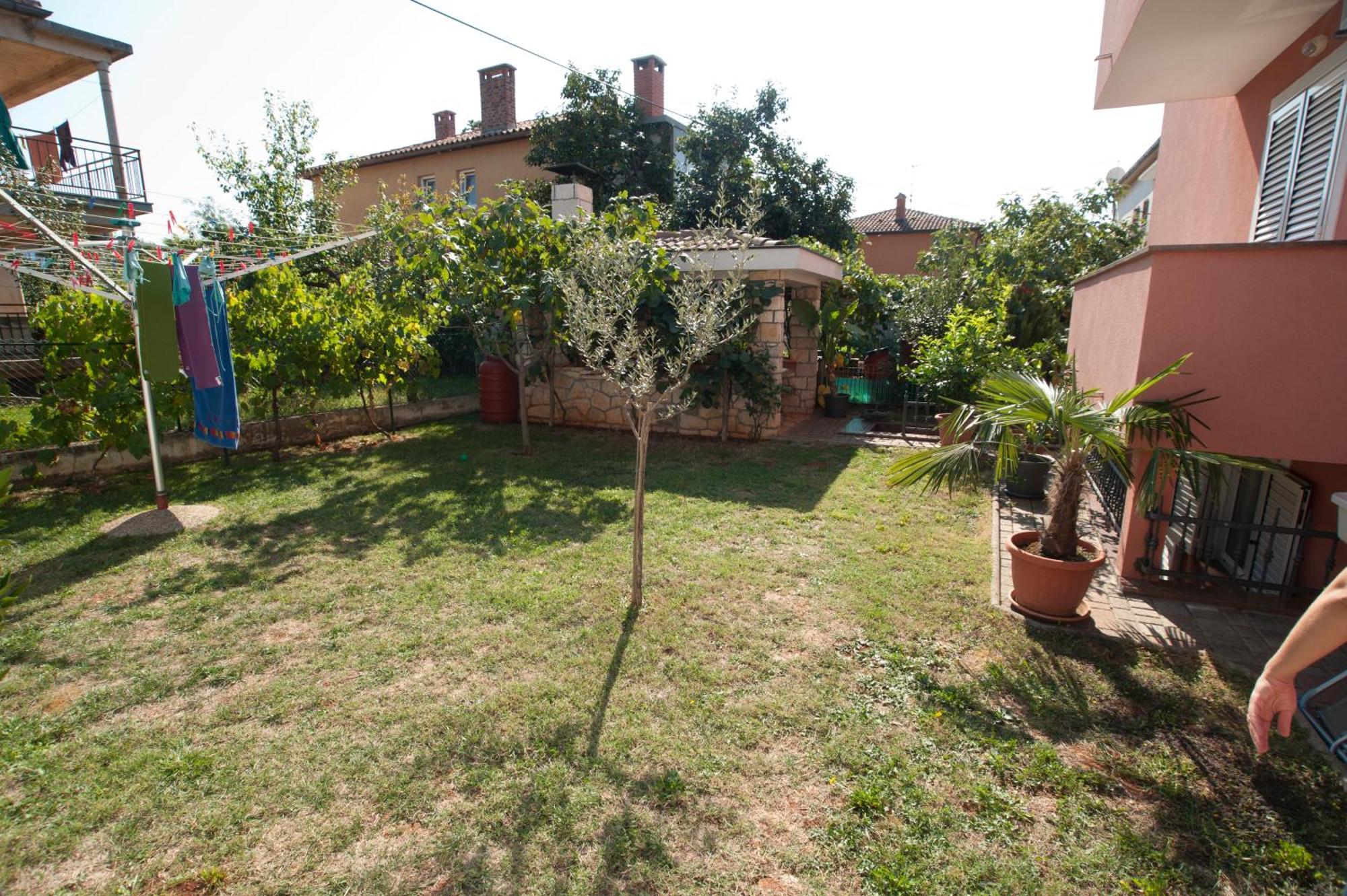 Apartments Maric With Parking Umag Bagian luar foto