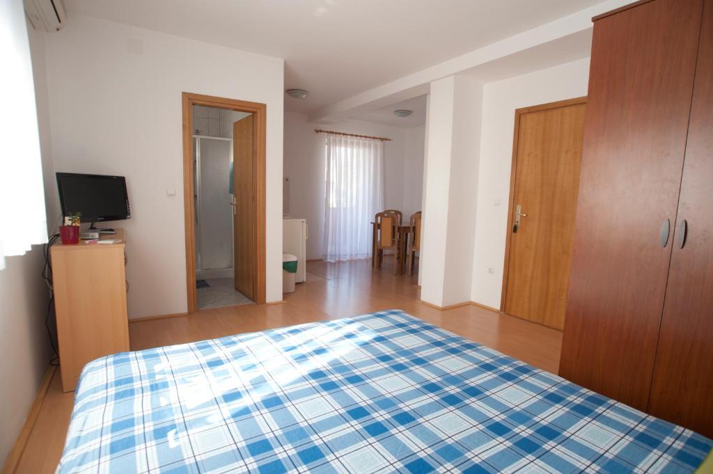 Apartments Maric With Parking Umag Ruang foto