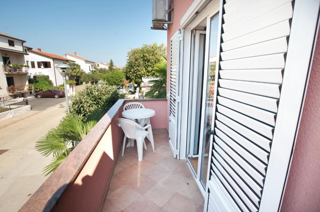 Apartments Maric With Parking Umag Ruang foto