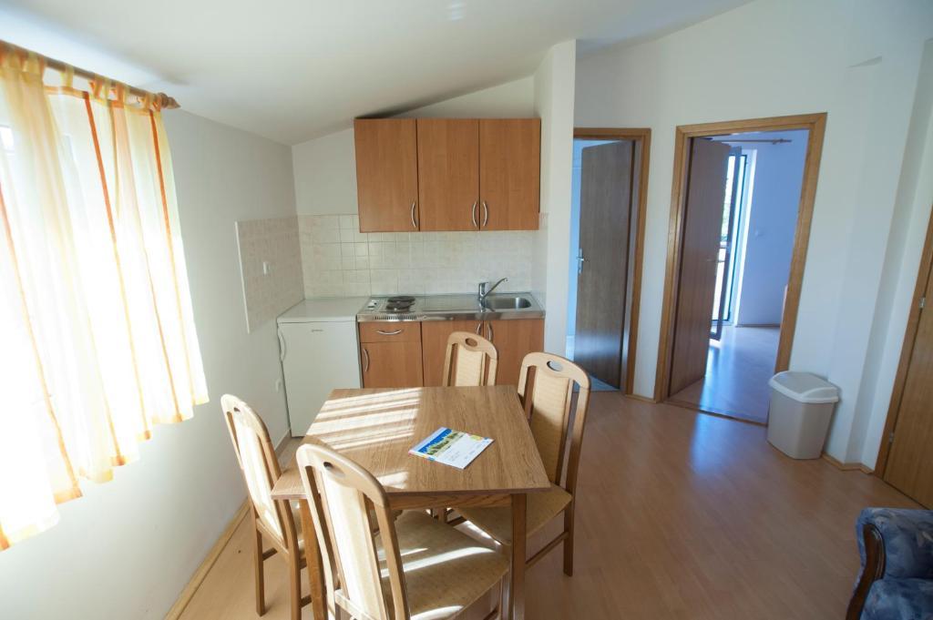 Apartments Maric With Parking Umag Ruang foto