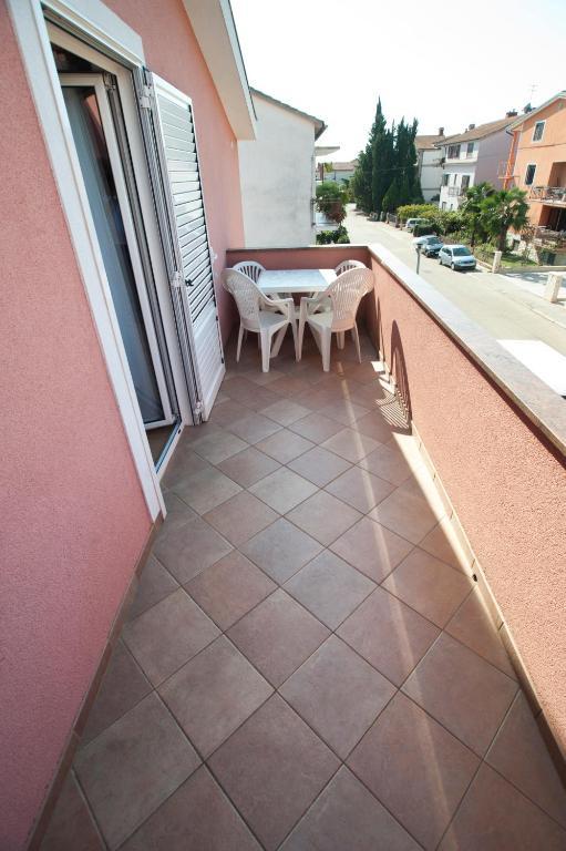 Apartments Maric With Parking Umag Ruang foto